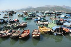 Cheung-Chau-Island-Harbour-boats-1