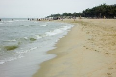 Stroll along Cua Dai Beach