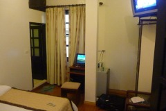 Room comes with PC and free internet