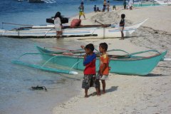 2.fishermen.kids_.bounty.beach_